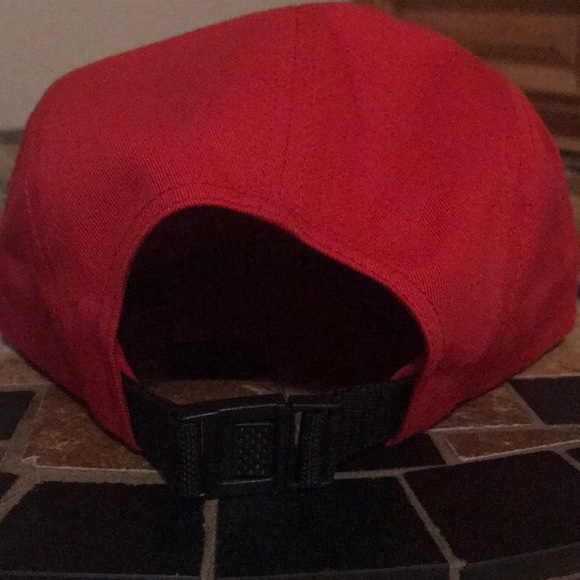 Red cap - Picture 3 of 3